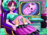 Draculaura Pregnant Check-up