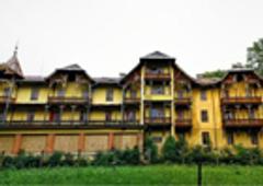 Abandoned Hostel Escape